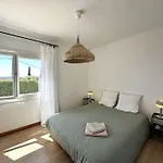 Villa La Tancade, Pour 8 Personnes Avec Vue A 5 Minutes De La De L'almanarre A Hyeres
