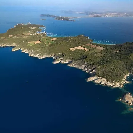 La Tancade, Pour 8 Personnes Avec Vue A 5 Minutes De La De L'almanarre A Willa