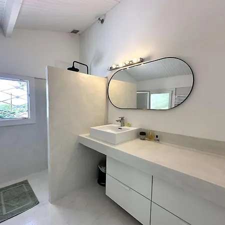 La Tancade, Pour 8 Personnes Avec Vue A 5 Minutes De La De L'almanarre A Villa *