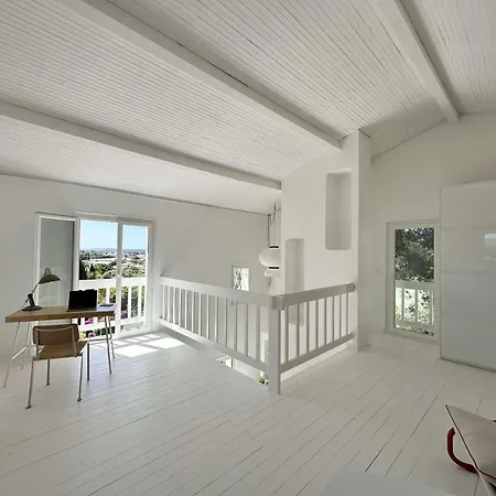 La Tancade, Pour 8 Personnes Avec Vue A 5 Minutes De La De L'almanarre A