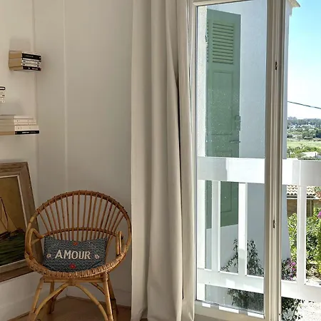 La Tancade, Pour 8 Personnes Avec Vue A 5 Minutes De La De L'almanarre A *