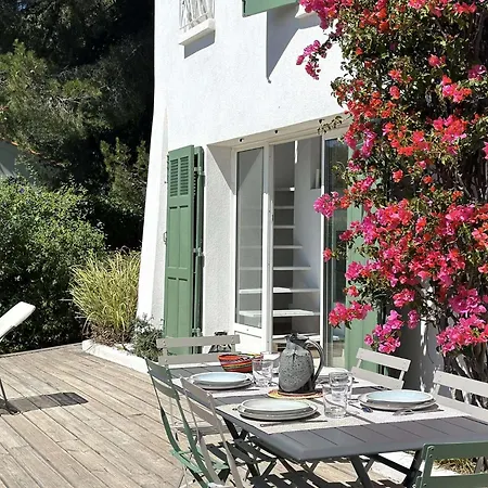 La Tancade, Pour 8 Personnes Avec Vue A 5 Minutes De La De L'almanarre A Hyères