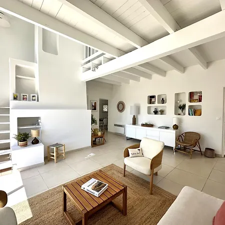 La Tancade, Pour 8 Personnes Avec Vue A 5 Minutes De La De L'almanarre A Villa *