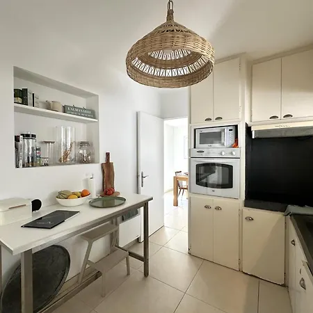 La Tancade, Pour 8 Personnes Avec Vue A 5 Minutes De La De L'almanarre A *