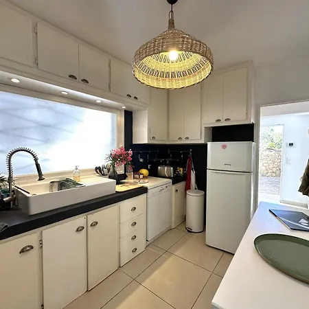 La Tancade, Pour 8 Personnes Avec Vue A 5 Minutes De La De L'almanarre A *