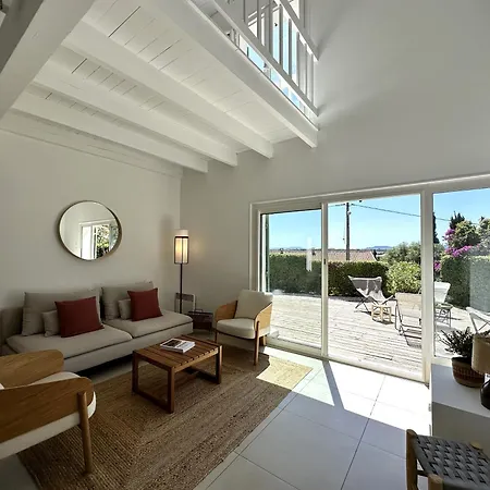 La Tancade, Pour 8 Personnes Avec Vue A 5 Minutes De La De L'almanarre A * Hyères