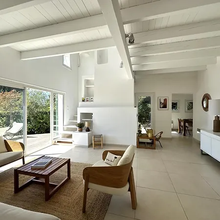 Villa La Tancade, Pour 8 Personnes Avec Vue A 5 Minutes De La De L'almanarre A