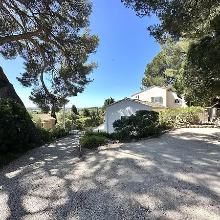 La Tancade, Pour 8 Personnes Avec Vue A 5 Minutes De La De L'almanarre A Villa