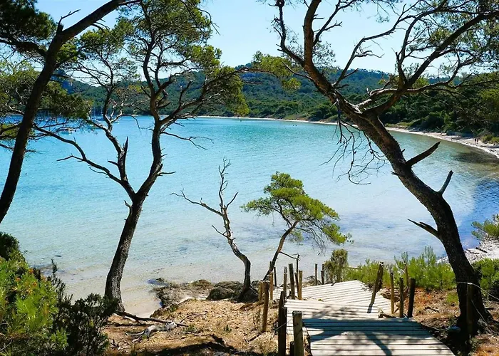 La Tancade, Pour 8 Personnes Avec Vue A 5 Minutes De La De L'almanarre A * Hyères