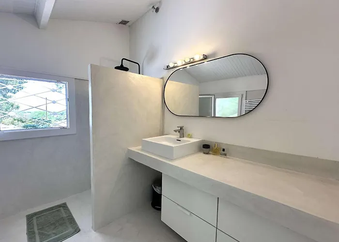 La Tancade, Pour 8 Personnes Avec Vue A 5 Minutes De La De L'almanarre A Villa *