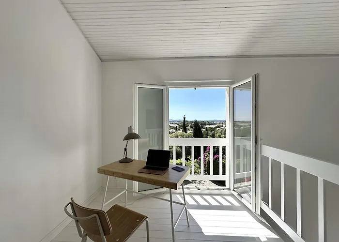 La Tancade, Pour 8 Personnes Avec Vue A 5 Minutes De La De L'almanarre A *