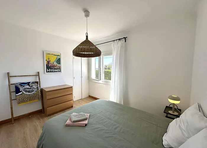 La Tancade, Pour 8 Personnes Avec Vue A 5 Minutes De La De L'almanarre A Villa *