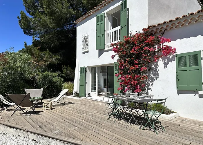 La Tancade, Pour 8 Personnes Avec Vue A 5 Minutes De La De L'almanarre A Villa *