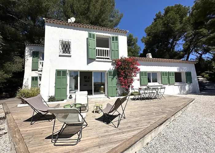 La Tancade, Pour 8 Personnes Avec Vue A 5 Minutes De La De L'almanarre A *