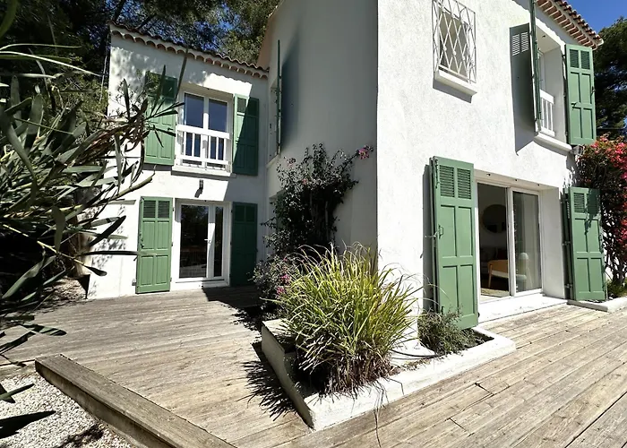 La Tancade, Pour 8 Personnes Avec Vue A 5 Minutes De La De L'almanarre A Villa *