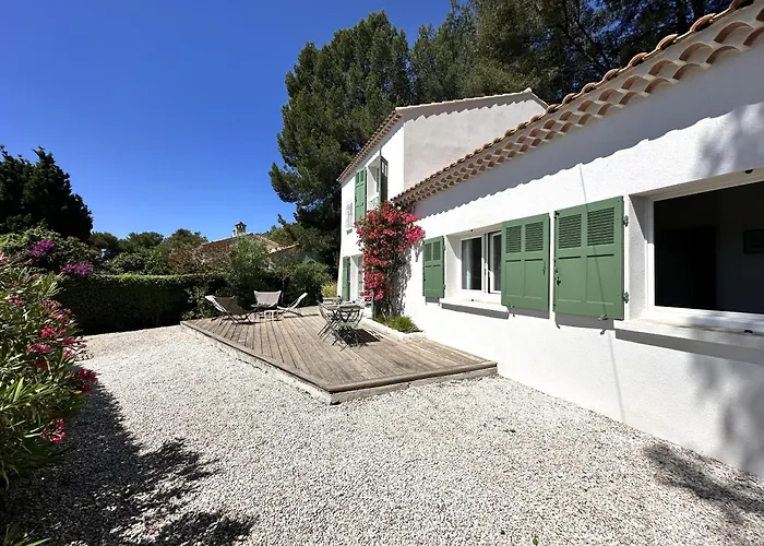 La Tancade, Pour 8 Personnes Avec Vue A 5 Minutes De La De L'almanarre A Villa
