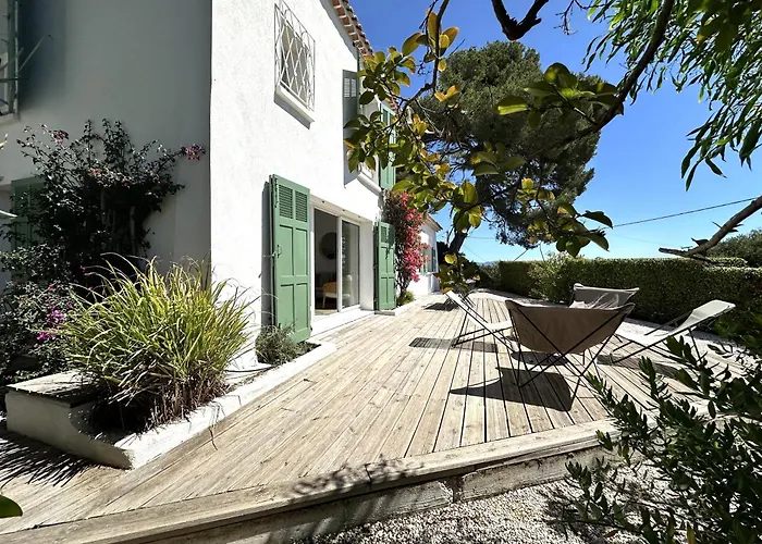 La Tancade, Pour 8 Personnes Avec Vue A 5 Minutes De La De L'almanarre A Villa Hyères