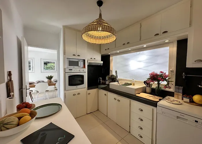 Villa La Tancade, Pour 8 Personnes Avec Vue A 5 Minutes De La De L'almanarre A *