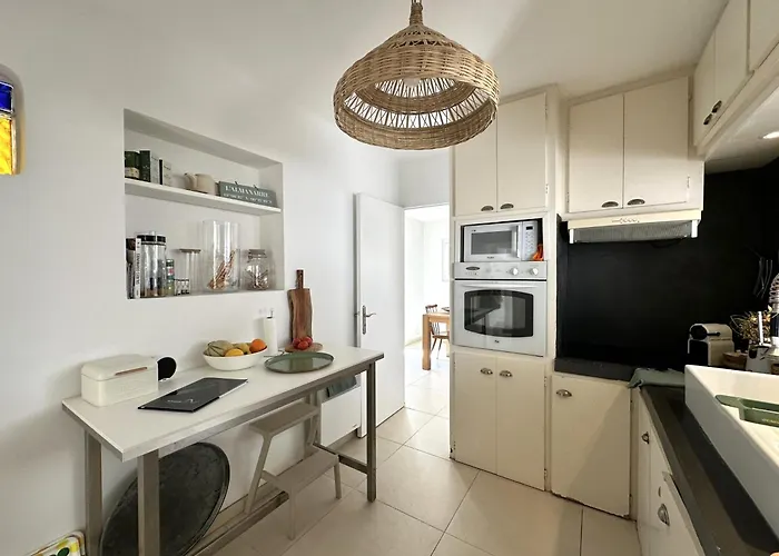 La Tancade, Pour 8 Personnes Avec Vue A 5 Minutes De La De L'almanarre A *