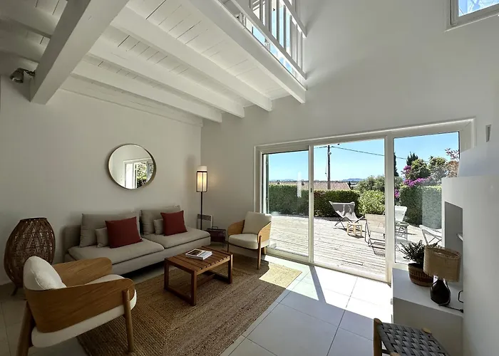 La Tancade, Pour 8 Personnes Avec Vue A 5 Minutes De La De L'almanarre A * Hyères