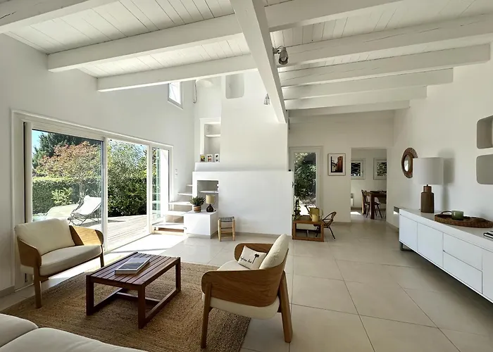 Villa La Tancade, Pour 8 Personnes Avec Vue A 5 Minutes De La De L'almanarre A